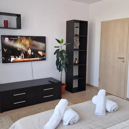 Mosaic Apartment *